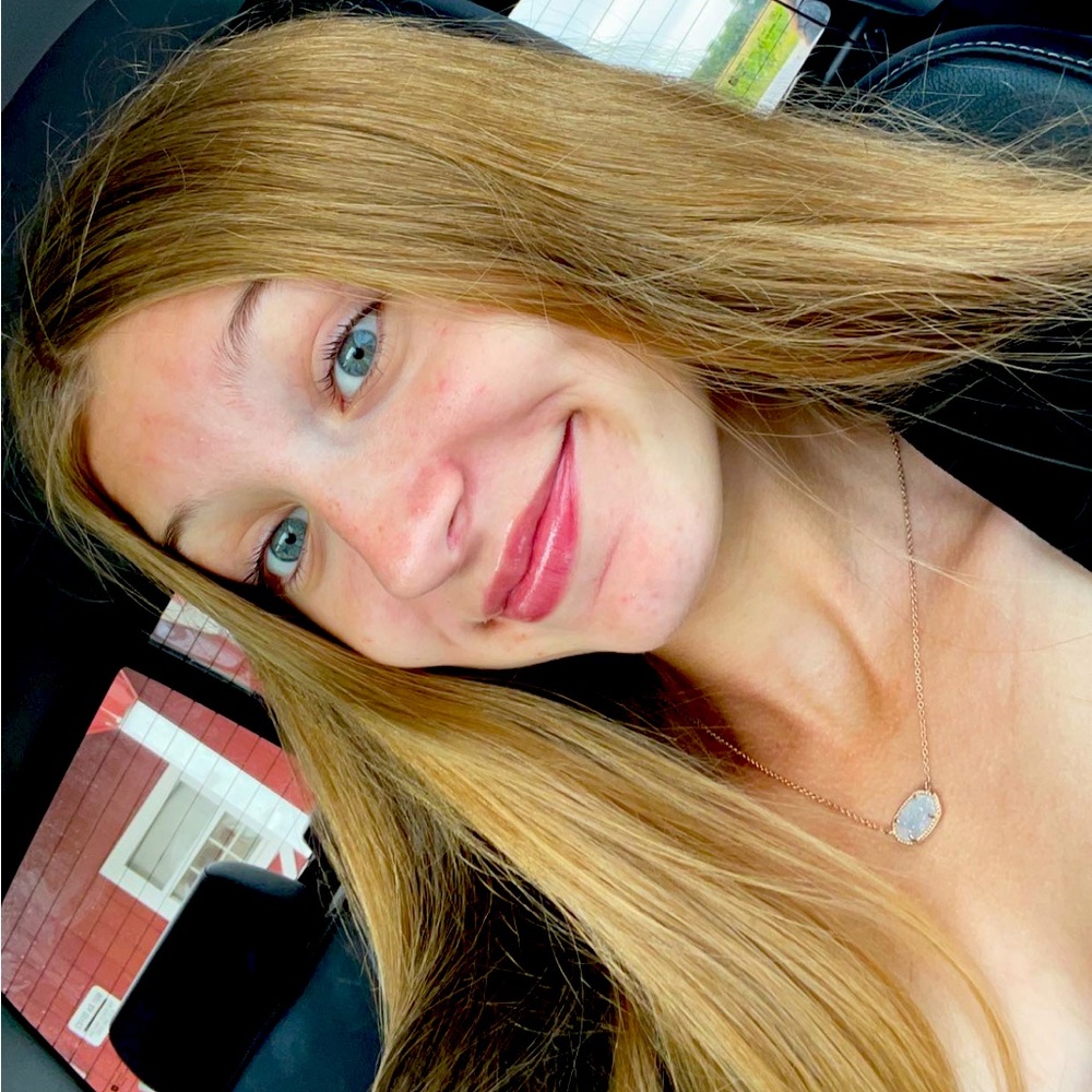 Meet your Posher, Alexis